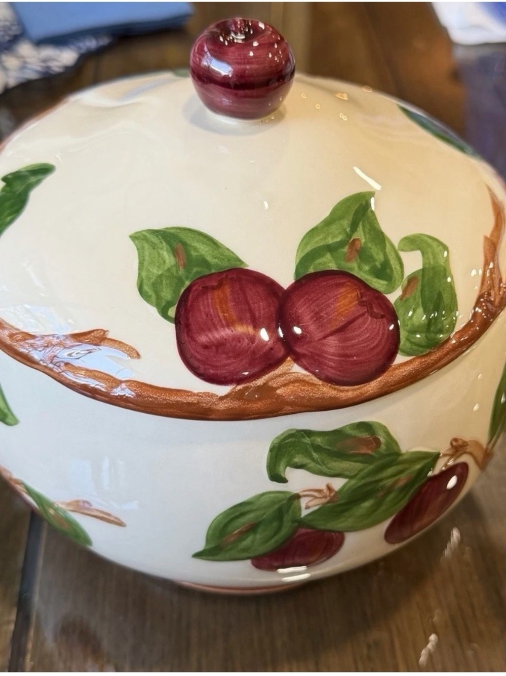 Franscian Apple pattern soup tureen and ladle